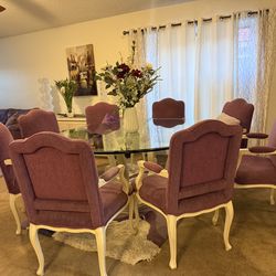 Luxurious Dining table ( like new )