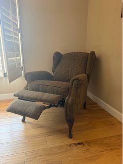Pair of Wingback Recliner Chairs – Classic Brown Upholstered (Reclining)