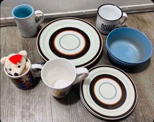 Dishes - Haniwa Stoneware Dinner & Appetizer Plates set of 4 + 4 Mugs + 2 Plastic Bowls $5 for all