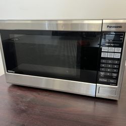 Panasonic Microwave 1200 Watts 1.2 cu. ft.