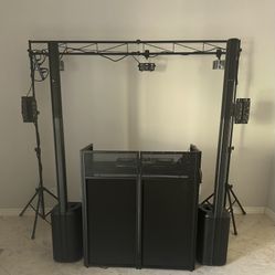 Bose L1 Pro 8 Powered Speakers. lights and Truss.
