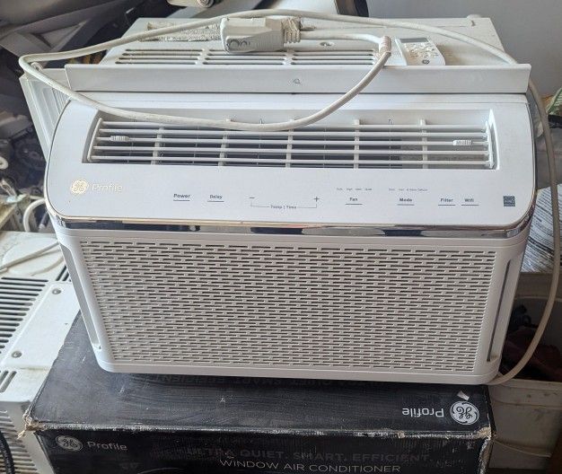 GE Profile 8100 BTU Ultra Quiet AC w remote