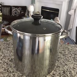 New . THE PAMPERED CHEF . THIS POT  Capacity Is 12 Qt. Stainless Steel