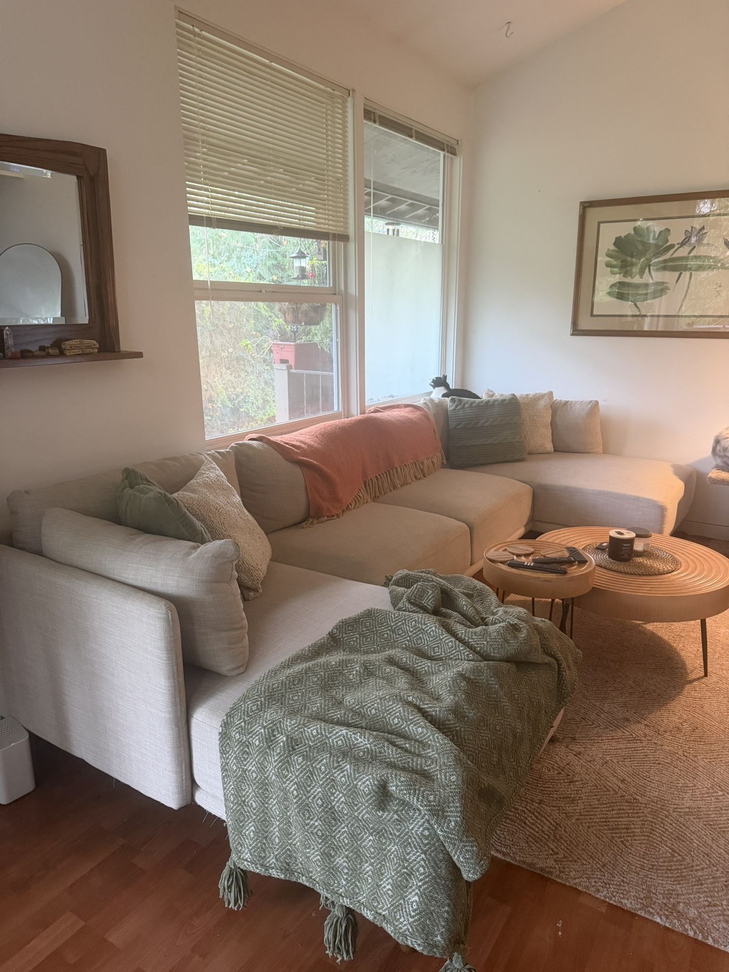 Large Sectional In Very Good Condition