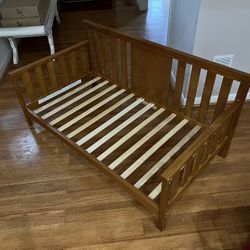EXCELLENT Toddler Daybed Frame (FREE Crib Wedge)