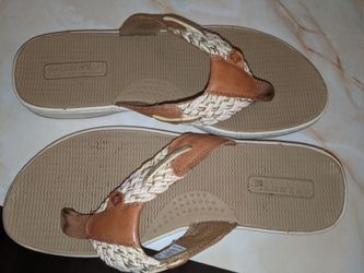 New Sperry flip flops 6