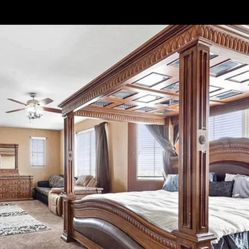 Tengo La Recamara  Completa No Colchones. Una Cajonera. Grande Con Espejo Y 2 Cajones Chicos Con Marble. La Cajonera Grande Ocupa Reparar 2 Cajones. 