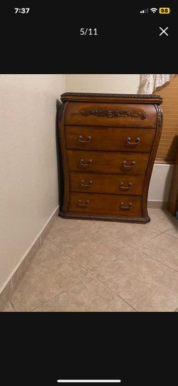 Chest of drawers