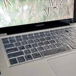 Macbook Pro Loaded With Tons Of Software 