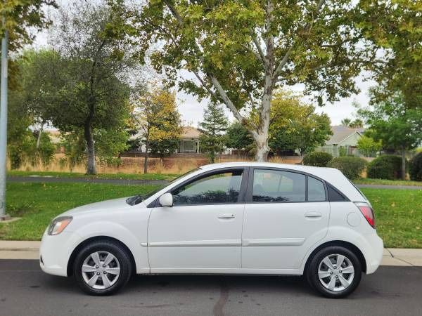 2010 KIA Rio5