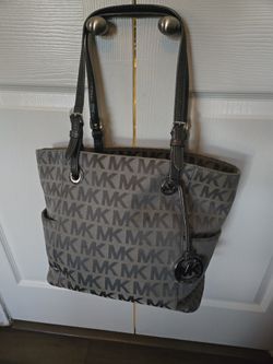 Micheal Kors Jet Set Bag(grey)