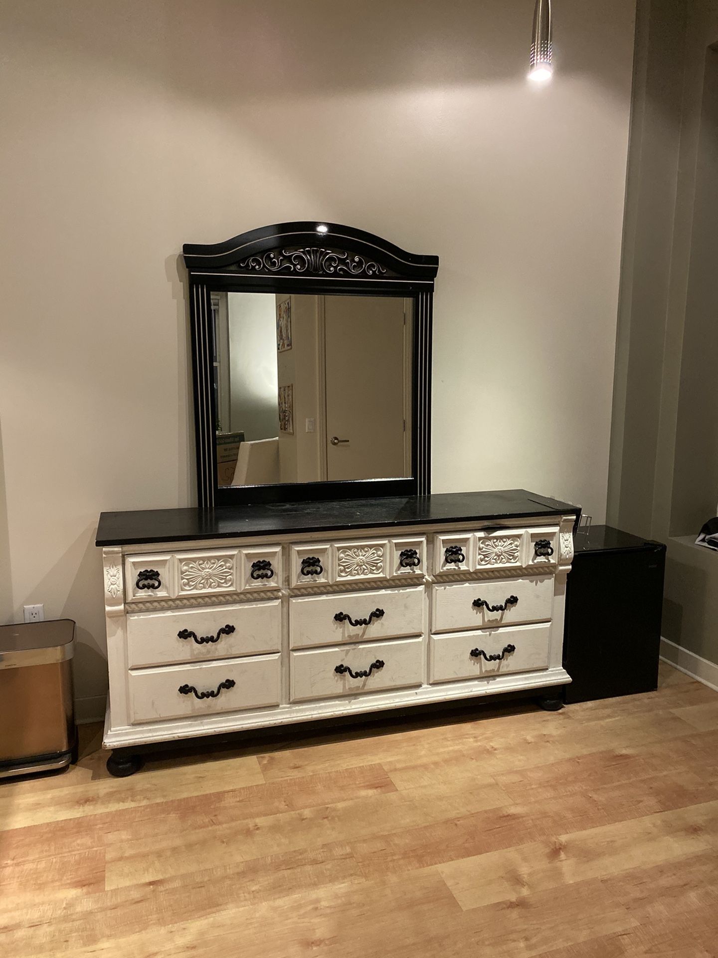 Vintage Black & White Dresser / Mirror Vanity