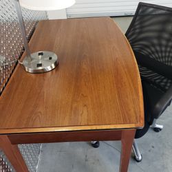 Office Chairs And Desks 