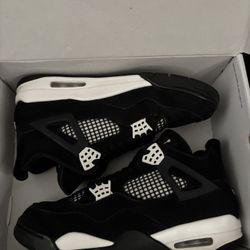Jordan 4 White Thunders