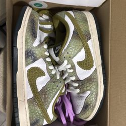DUNK LOW SB CHAMELEON SIZE 10M