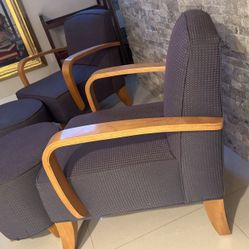2 Lounge Chairs With 2 Ottomans