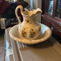 Victorian Washbasin And Pitcher 