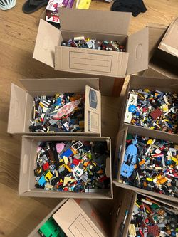 130 lbs bulk Lego pieces