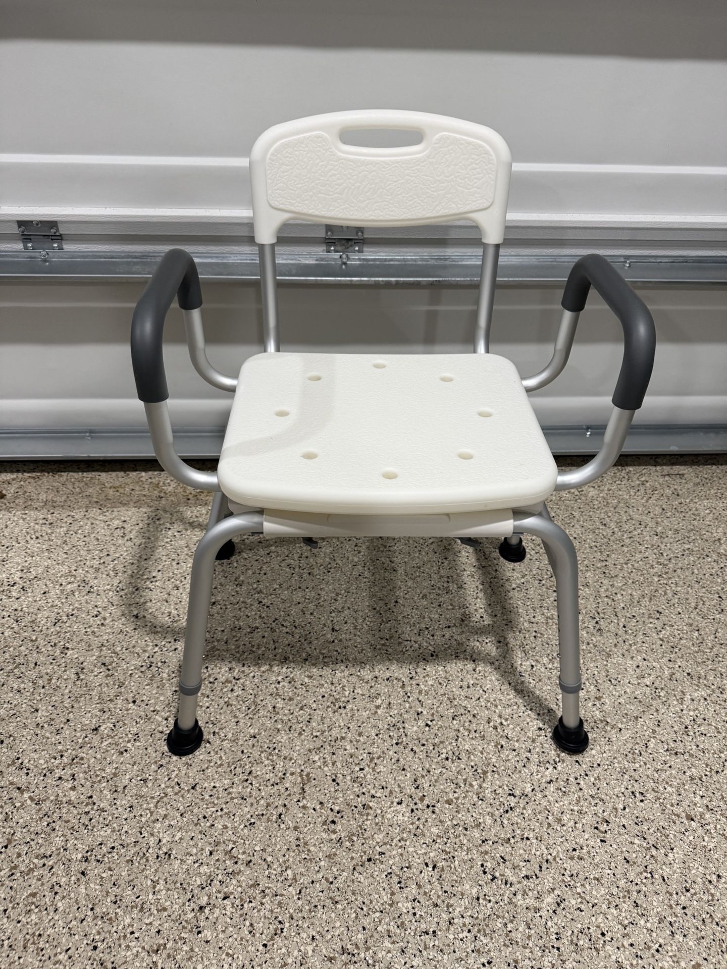 Extra Large chair. 360 degree swivel. New. Never used. Smoke free home.