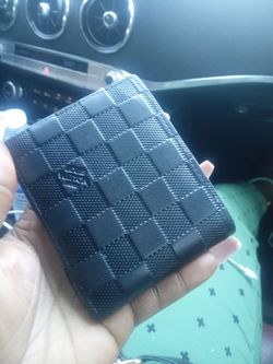 2 026 Louis Vuitton monogram collectible wallet