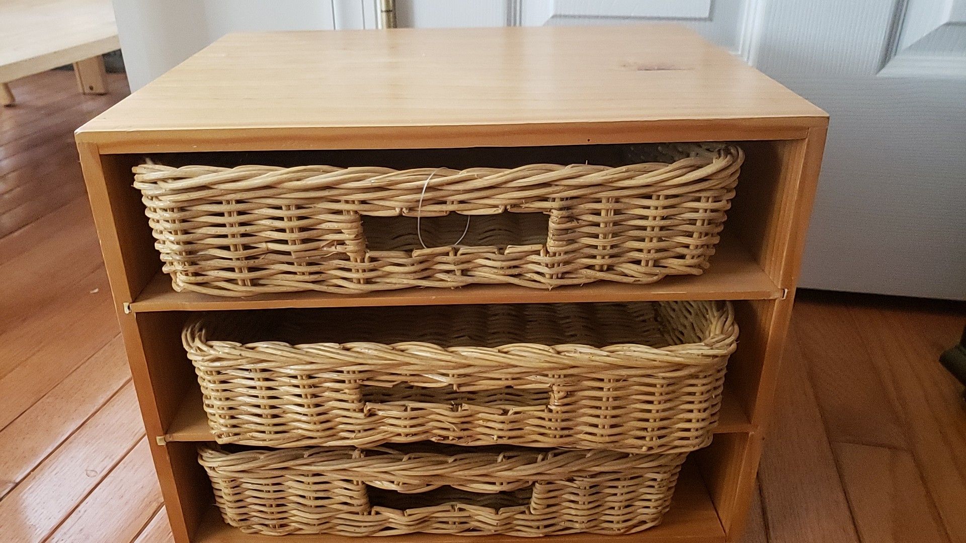 3 Wooden basket shelves