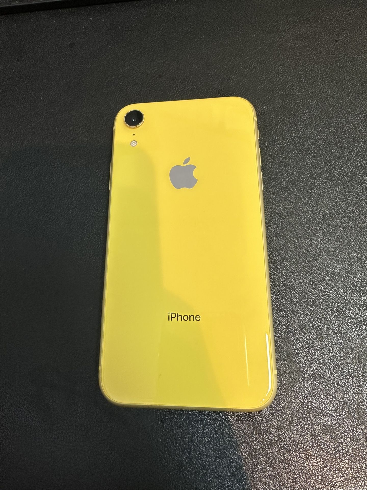 iPhone XR Yellow 64Gb Unlocked All Carriers Like New