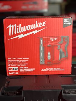 Milwaukee M12 12-Volt Lithium-Ion Cordless 3/8 in. Crown Stapler (Tool-Only)