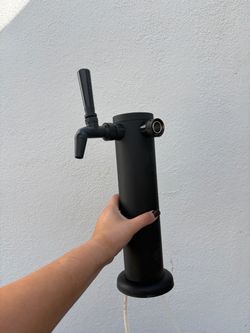 KOMOSĀ® Matte Black Draft Tower With NukaTapĀ® Faucets