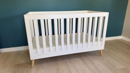 Crib + Newton mattress