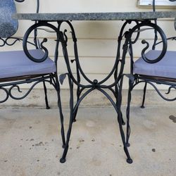 Patio Set/Bistro Table W/Chairs 