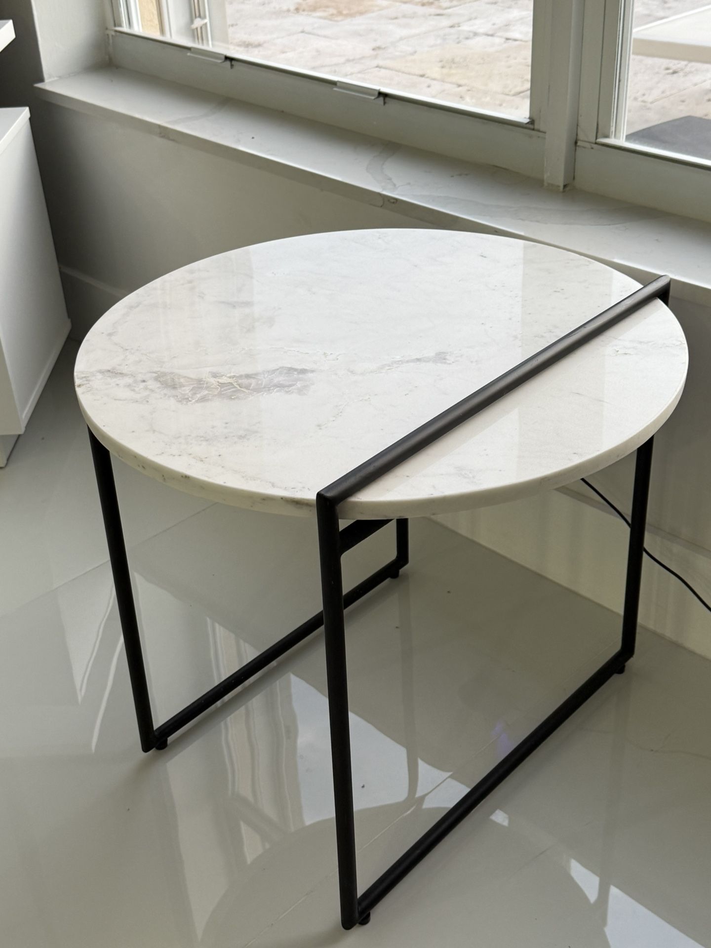 New Beautiful Modern White Marble End Table, diameter: 22.00 height: 19.00, Was $200 At City Furniture