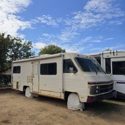 32ft Livable Motorhome 