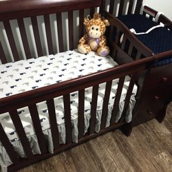 Dream On Me 4-1 Convertible Mini Crib + Changing table (Mattress INCLUDED)