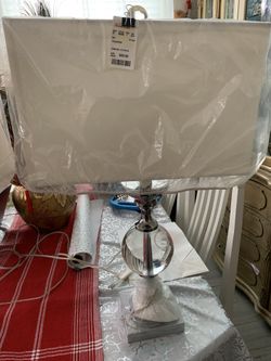 BEAUTIFUL AND NEW PAIR OF LAMPS