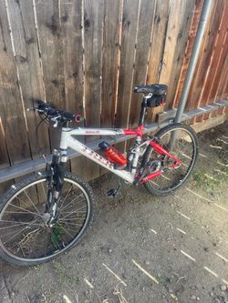 Trek fuel mountain bike