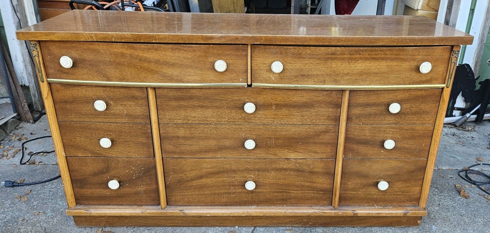 Dresser