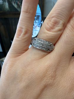 Platinum vintage ring band with natural diamonds