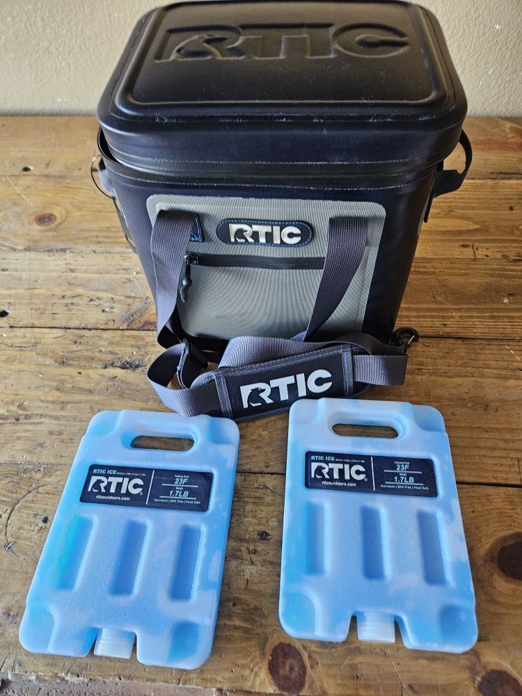 RTIC Soft Cooler with RTIC ICE
small ice chest
Lunch box