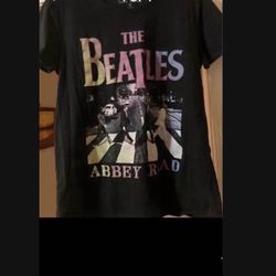 Women T Shirt Size M But Looks Like A Small 