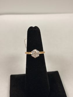 14K YELLOW GOLD RING WITH DIAMOND STONE