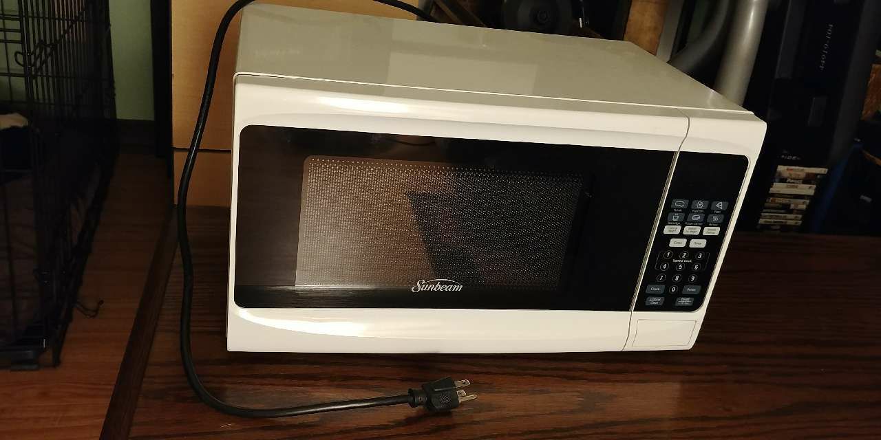 Sunbeam Microwave For $20 In Summerville, SC