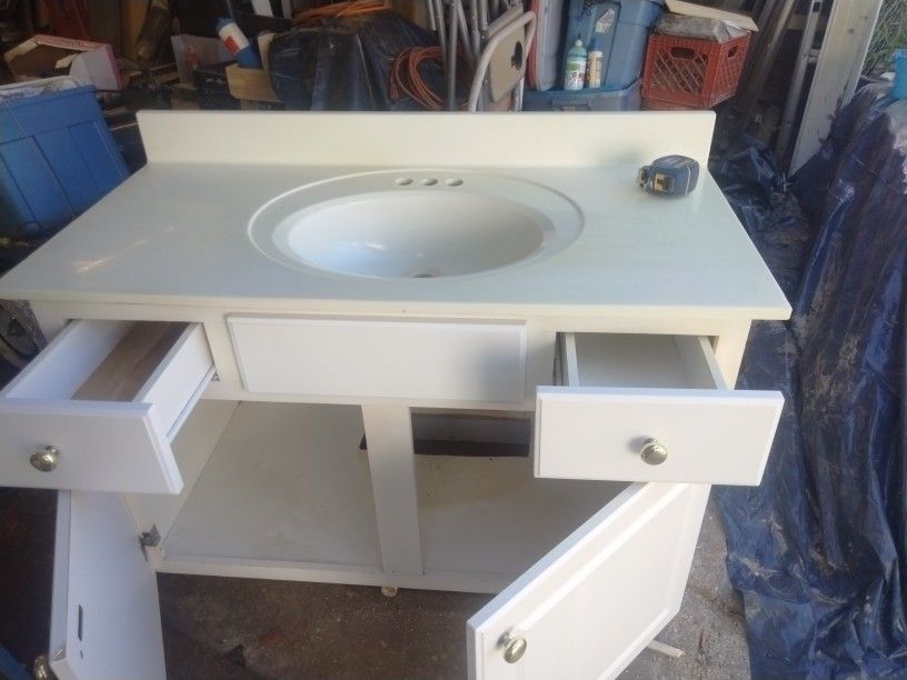Bathroom vanity With Sink