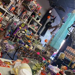 Halloween Props Thousands Of Items. Nothing From Home Depot Or Party City. 