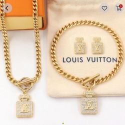 L😍v Gold Set Necklace Bracelet 