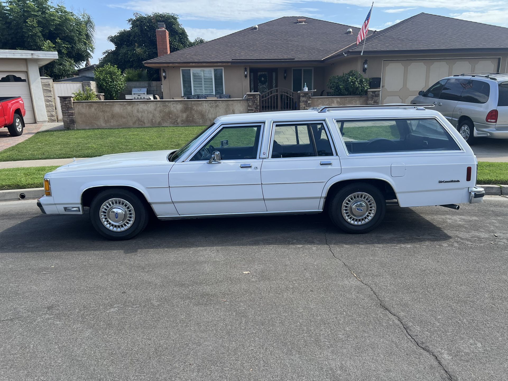 1990 Ford Crown Victoria