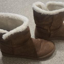 Female Old Navy Snow Biooot Faux Fur Faux Leather Suede size 8