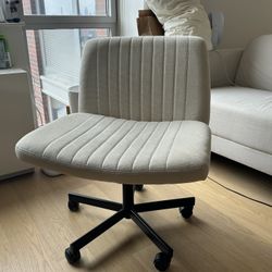 Criss Cross Swivel Chair