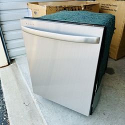 Brand New Midea Dishwasher With Third Rack. (Stainless-Steel) 