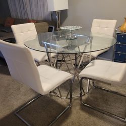 Dining Table and 4 Chairs 