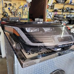 2018 - 21 - LAND ROVER - RIGHT- HEADLIGHT 